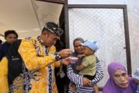 Pj Wali Kota Tarakan Bustan melakukan pantauan pemberian makanan tambahan kepada balita yang berada di Posyandu Mataram Kampung Satu Skip Intervensi Stunting Libatkan Program CSR/Istimewa.