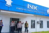 Kakorlantas Polri Irjen Agus Suryonugroho melakukan pengecekan Indonesia Safety Driving Center (ISDC). (Foto: Dok. korlantas.polri.go.id)